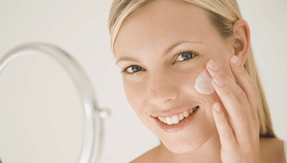 rejuvenates the facial skin using cream