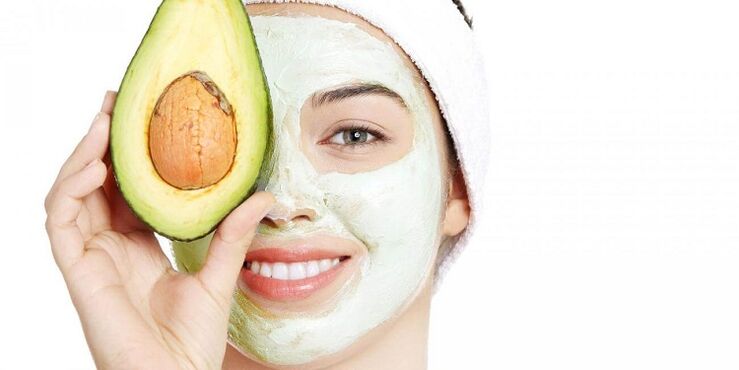 mask with avocado to renew the skin