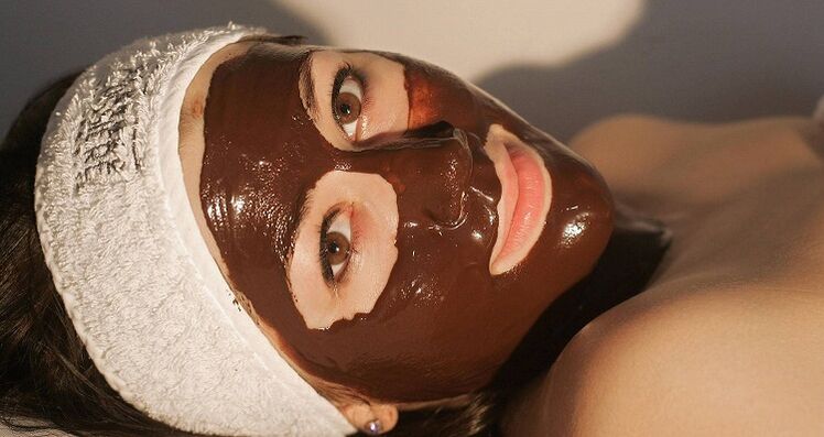mask with cocoa to renew the skin