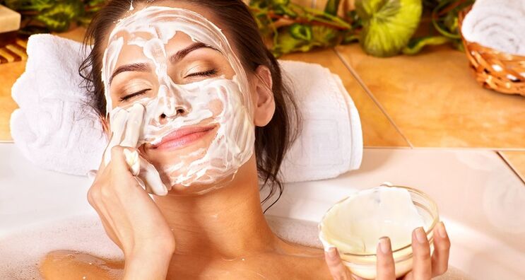 mask with cottage cheese to renew the skin